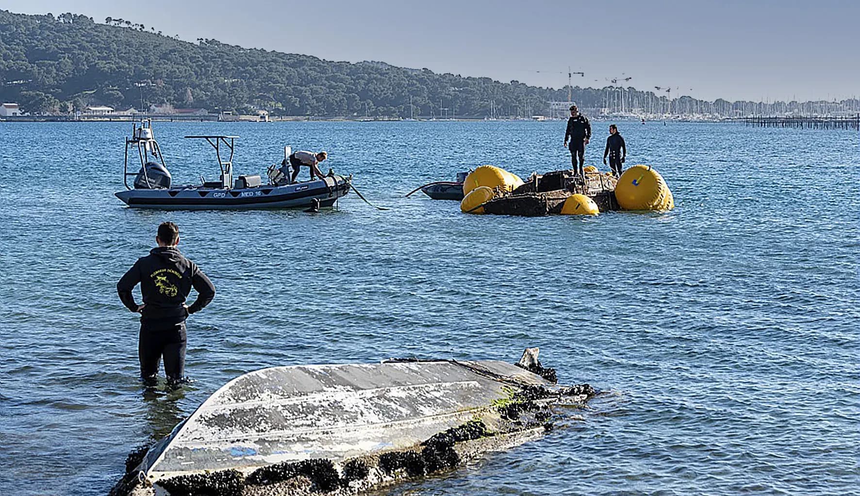 À La Seyne-sur-Mer, relevage d’épaves par les plongeurs-démineurs