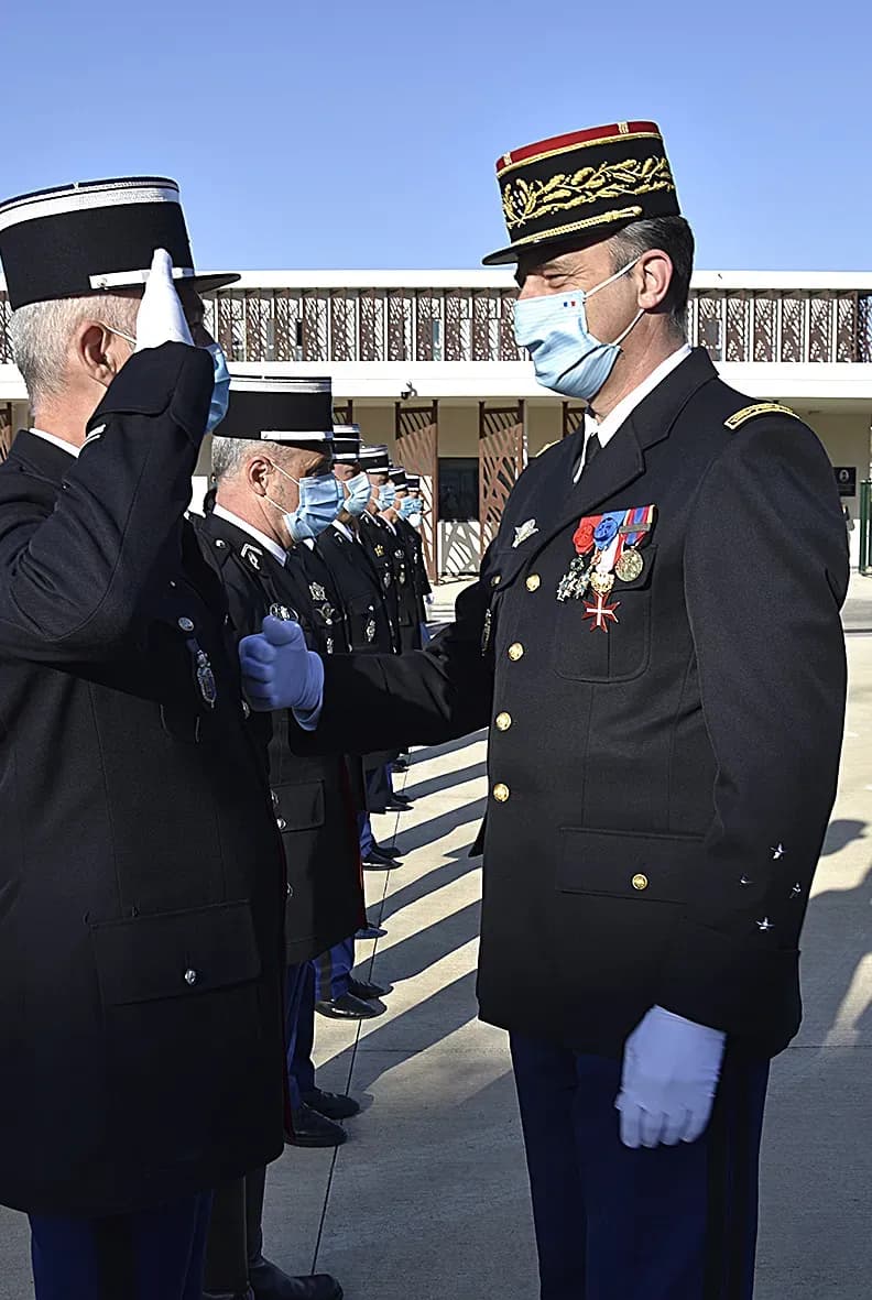 Général de Corps d’Armée Arnaud Browaëys : « Faire respecter les consignes sanitaires avec…