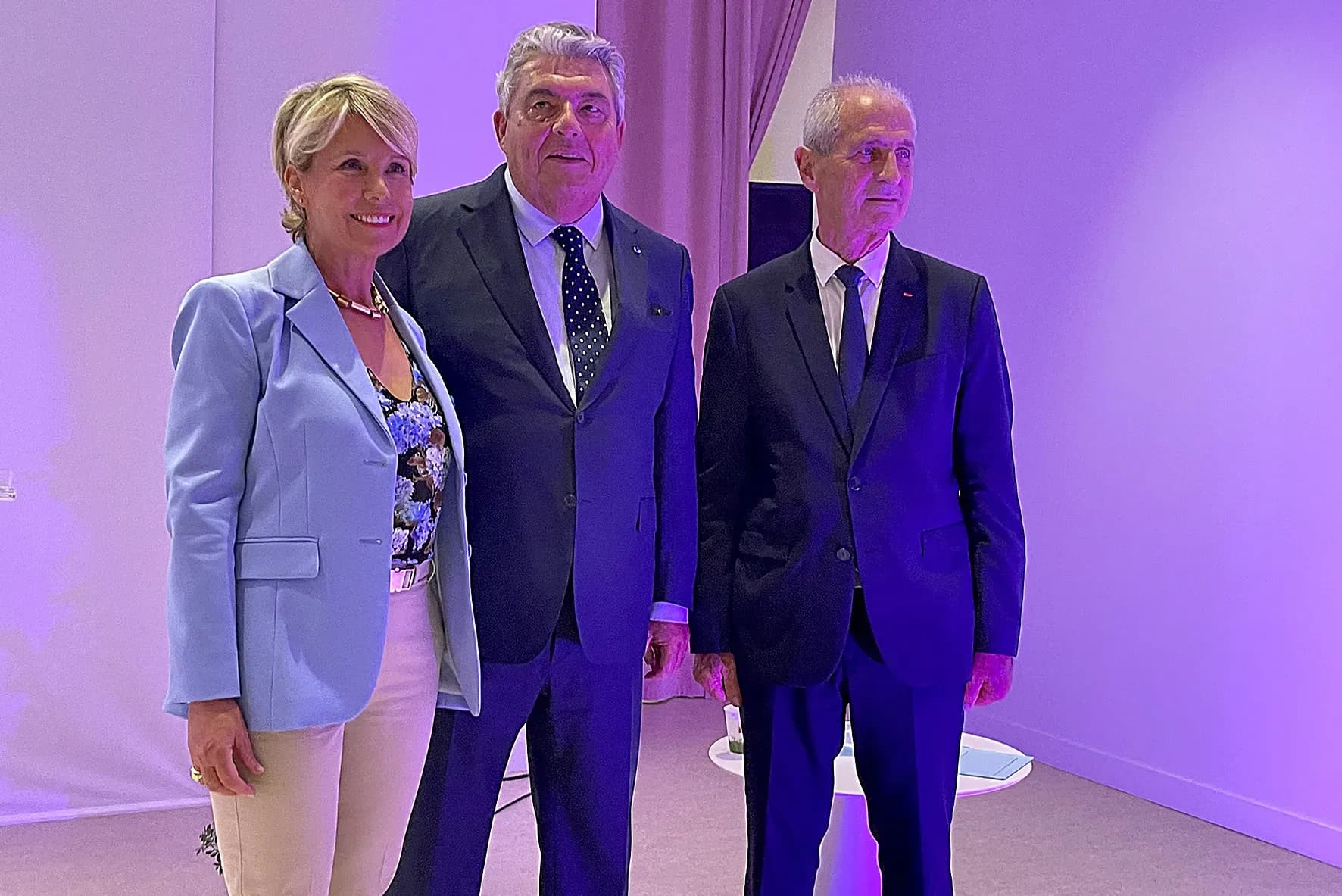 Corinne Vezzoni décorée des insignes d’Officier de l’Ordre national du Mérite