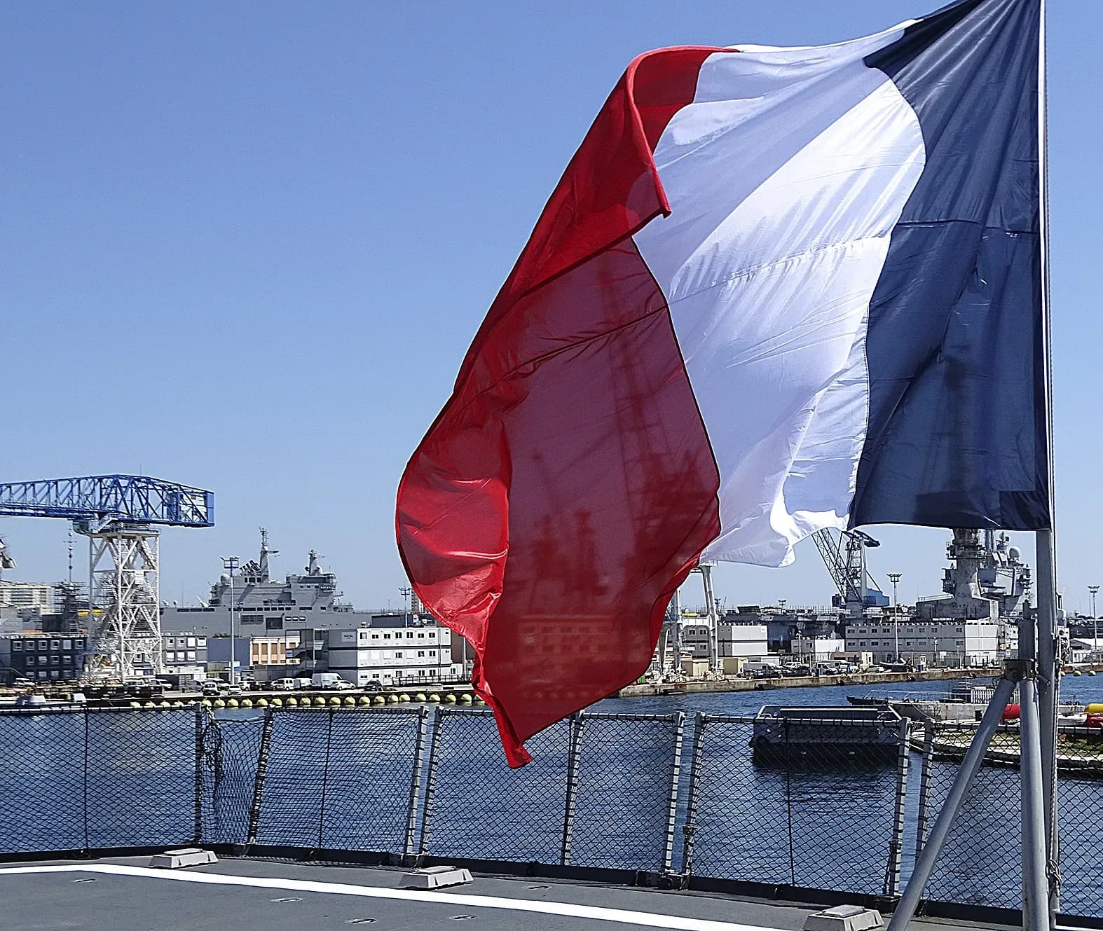 Améliorer la coordination des administrations agissant en mer Méditerranée