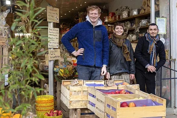 « Aux Jardins de Provence », une épicerie à l'ancienne pour vos fêtes de fin d’année ! « Aux…