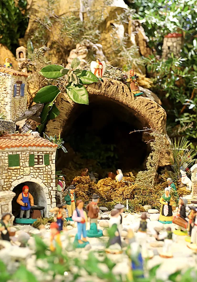 Découvrez plus de 4 000 sujets à la Foire aux santons