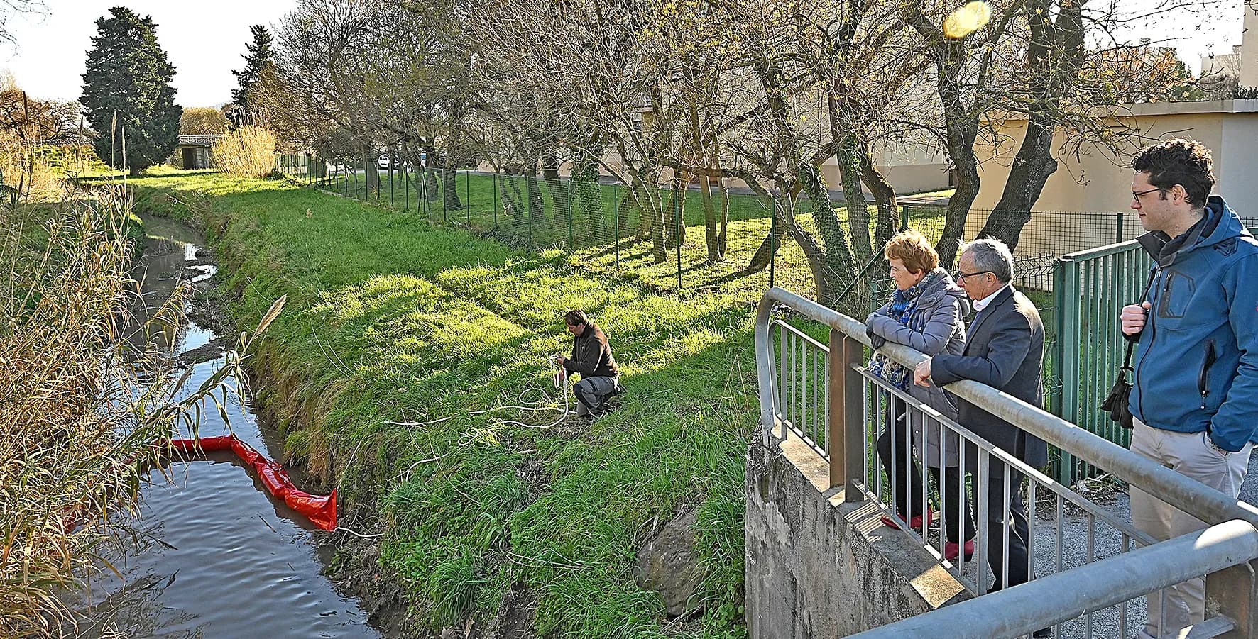 Des barrages anti-pollution pour la rivière des Amoureux