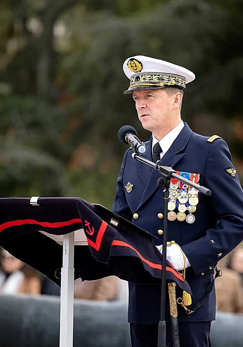 Les drapeaux rappellent la gloire et le sacrifice des marins
