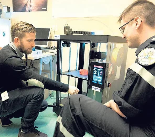 Une imprimante 3D à bord du BPC DIXMUDE