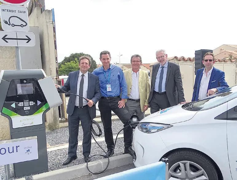 Deux bornes pour les véhicules électriques