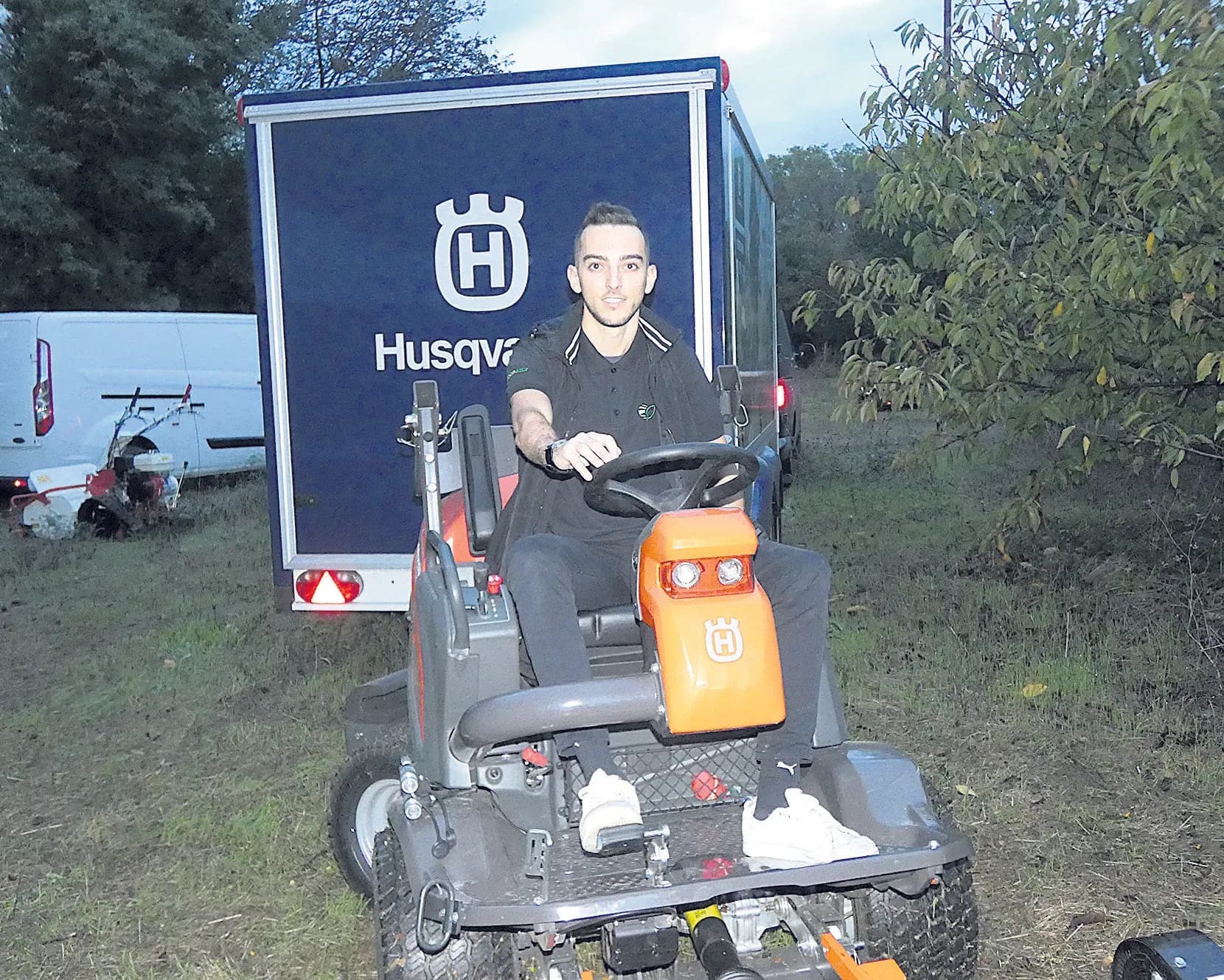 Avec COOPAZUR, démonstrations et essais de matériels de motoculture en plein champ