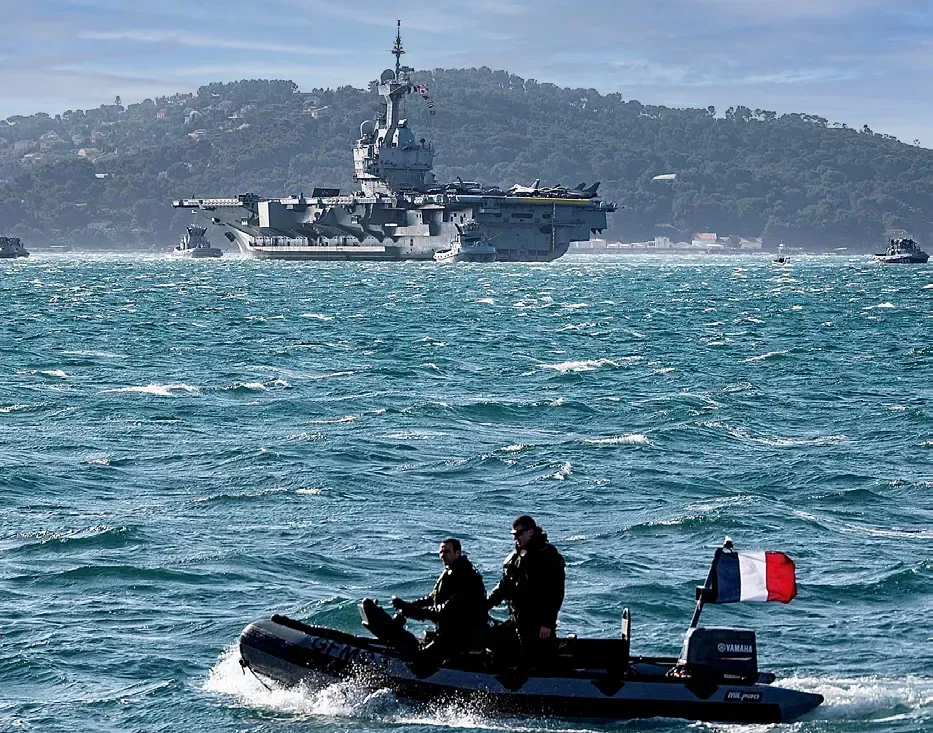 Le Charles de Gaulle en route pour la Mission Clemenceau