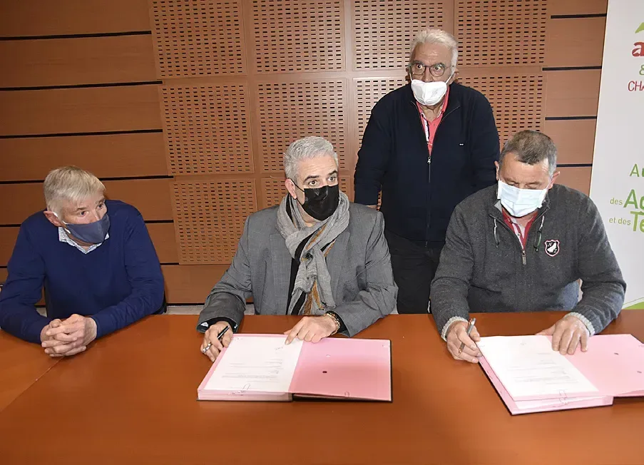 Une convention pour préserver la ressource agricole