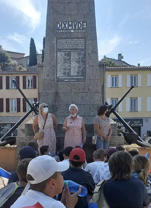 Les élèves de CM2 découvrent le patrimoine mémoriel