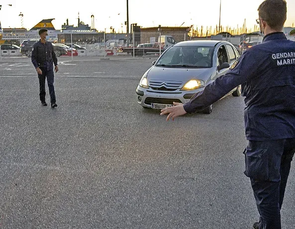 Opération de contrôle avec le peloton militaire de Toulon