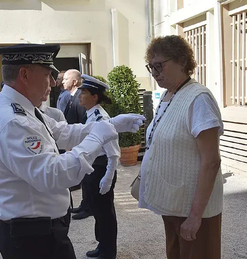 Une gardienne de la paix médaillée pour acte de courage