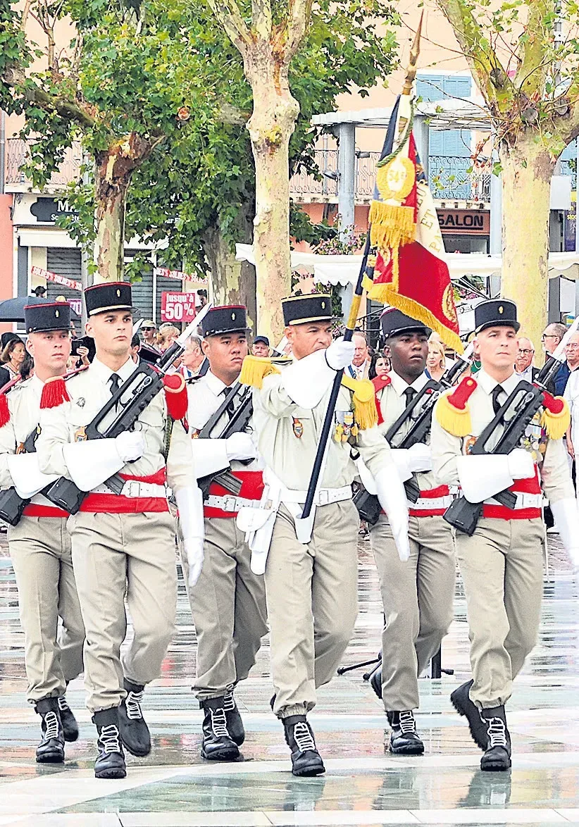La place Clemenceau rénovée a accueilli le défilé du 14 juillet